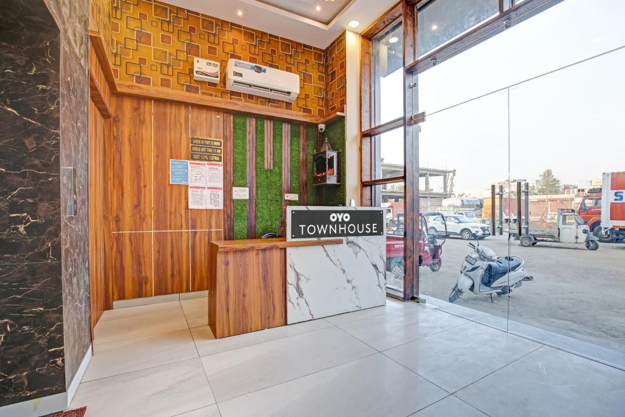 Hotel Townhouse Sky Ludhiana Esterno foto